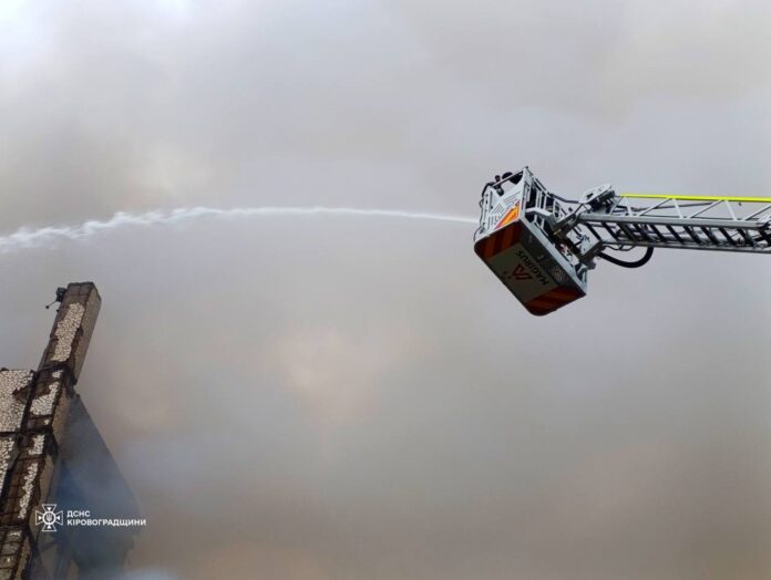 Росія атакувала промисловий об'єкт у Світловодську: троє поранених