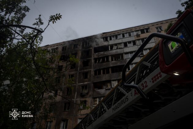 Наслідки нічної атаки у Києві: загиблі, постраждалі та пожежі