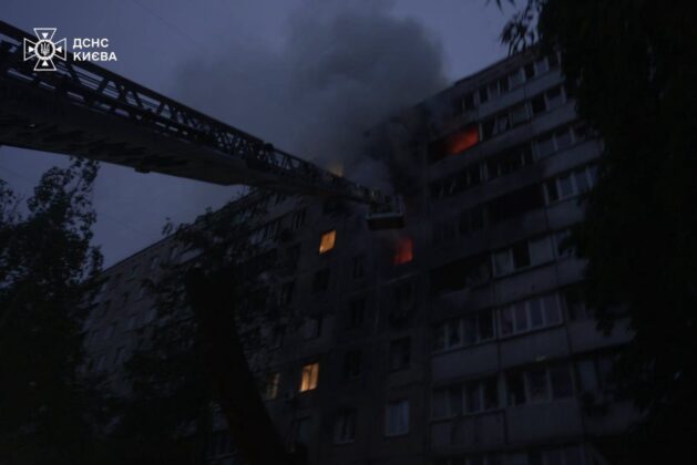 Наслідки нічної атаки у Києві: загиблі, постраждалі та пожежі