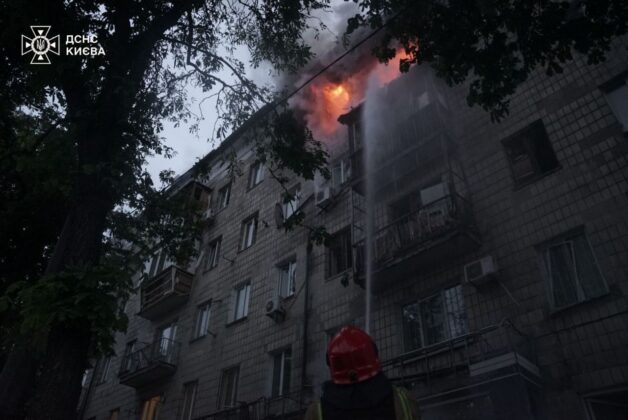 Наслідки нічної атаки у Києві: загиблі, постраждалі та пожежі