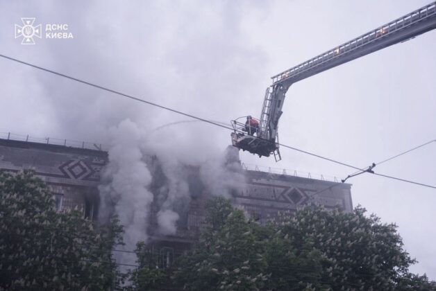 Наслідки нічної атаки у Києві: загиблі, постраждалі та пожежі