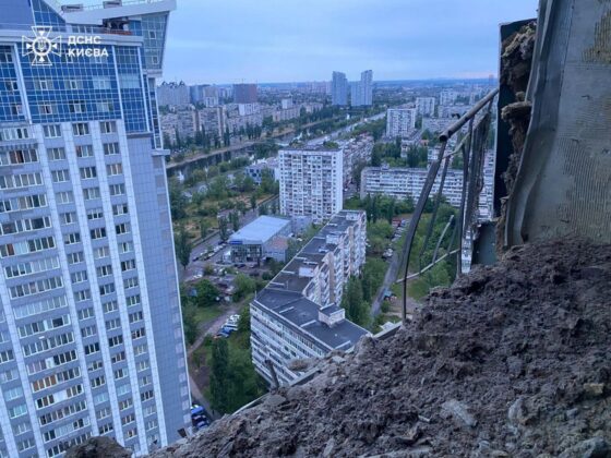 Наслідки нічної атаки у Києві: загиблі, постраждалі та пожежі