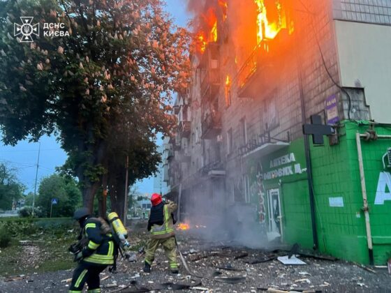 Наслідки нічної атаки у Києві: загиблі, постраждалі та пожежі