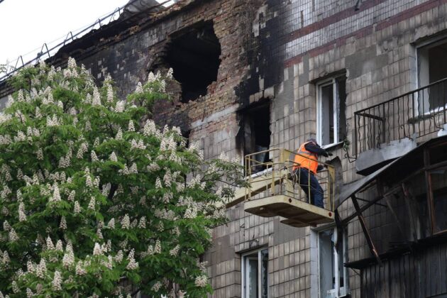 Наслідки нічної атаки у Києві: загиблі, постраждалі та пожежі