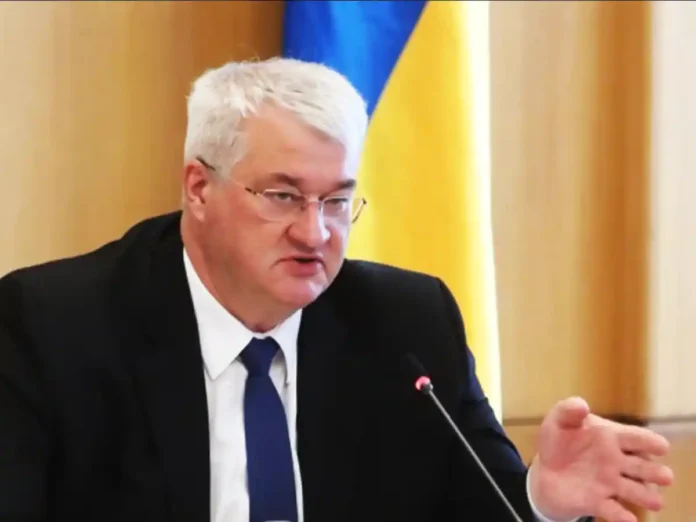 Україна висилає двох угорських дипломатів у відповідь на дії Будапешта