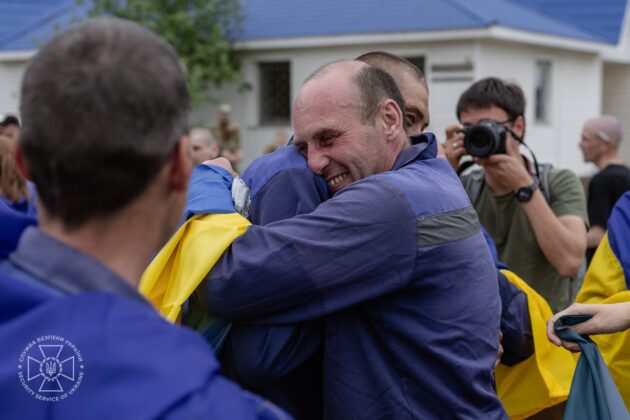 Завершено третій етап обміну полоненими: додому повернулись 303 захисники