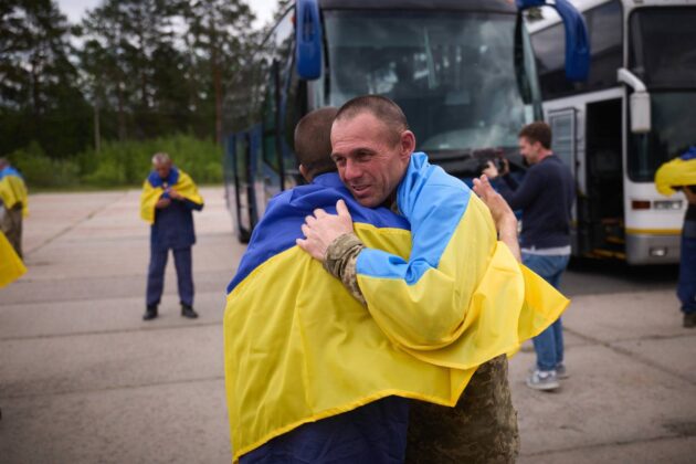 З російського полону звільнено ще 307 українських воїнів