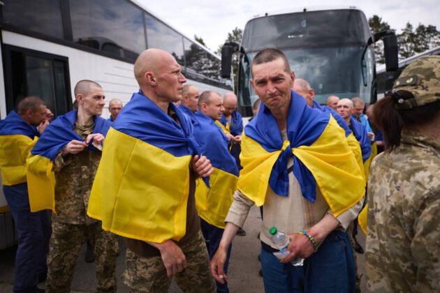 З російського полону звільнено ще 307 українських воїнів