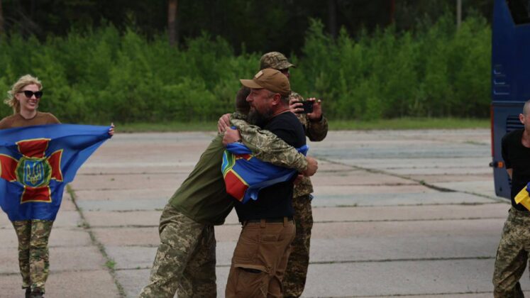З російського полону звільнено ще 307 українських воїнів
