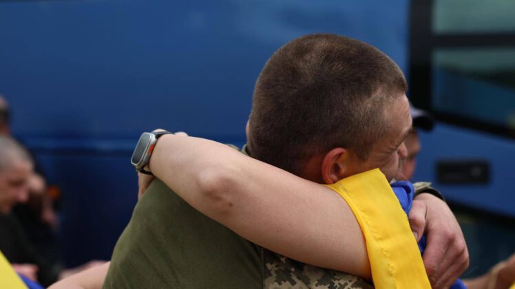 З російського полону звільнено ще 307 українських воїнів