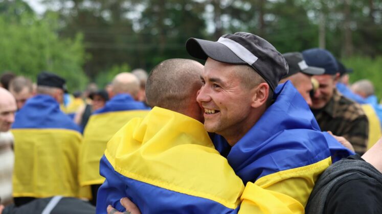 Завершено третій етап обміну полоненими: додому повернулись 303 захисники