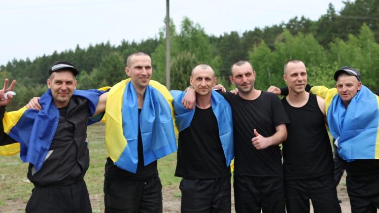 Завершено третій етап обміну полоненими: додому повернулись 303 захисники