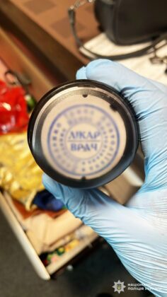 У Дніпрі викрили схему з підробкою ВІЛ-довідок для чоловіків