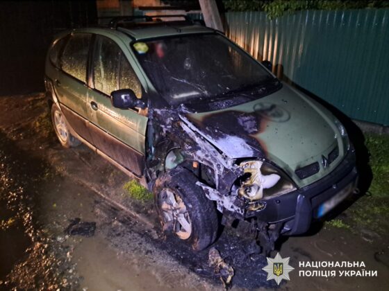 У Бердичеві вночі підпалили автівки, що належать військовим