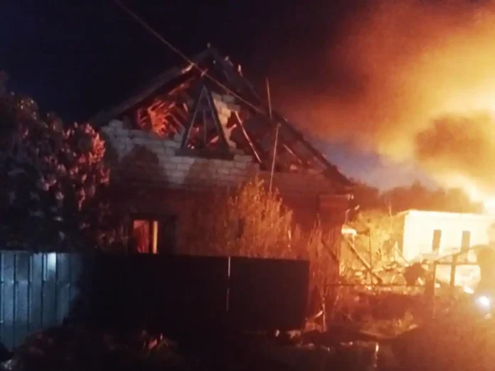 Внаслідок атаки дронами на Полтавщині згорів будинок і авто