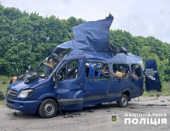 Росіяни атакували автобус на Сумщині: 9 загиблих і 4 поранених