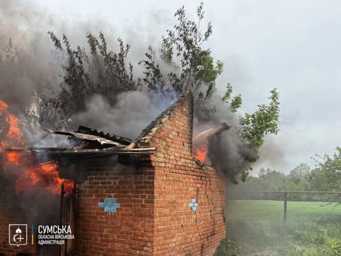 Росіяни обстріляли касетними боєприпасами село на Сумщині
