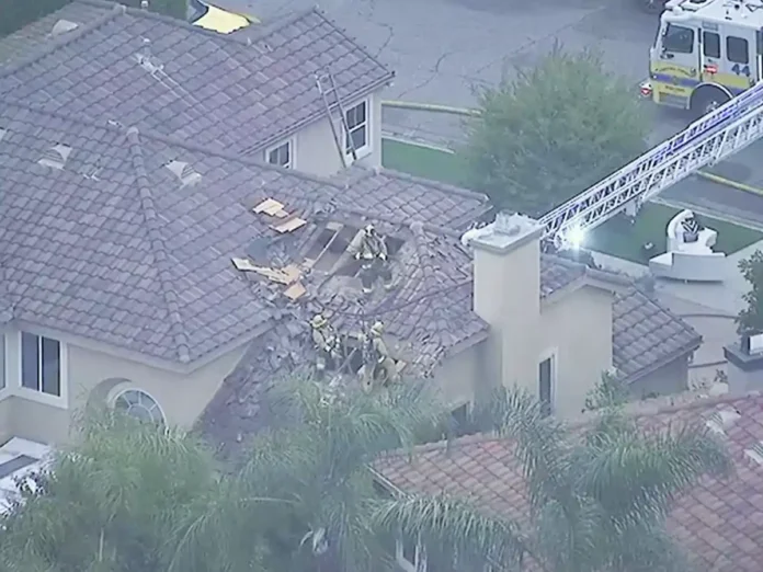 Авіакатастрофа в Каліфорнії: саморобний літак впав на житлові будинки