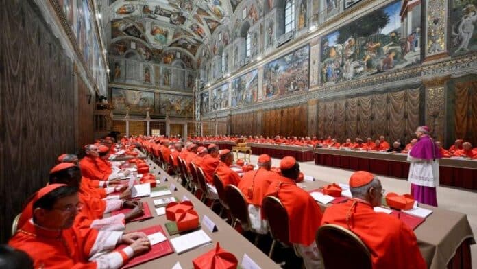 У Ватикані розпочався конклав з обрання нового Папи Римського