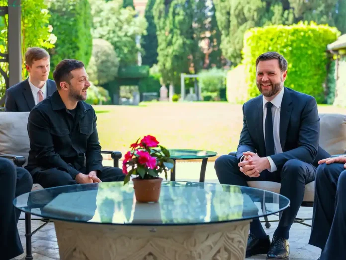 Венс прокоментував особисту зустріч із Зеленським у Ватикані