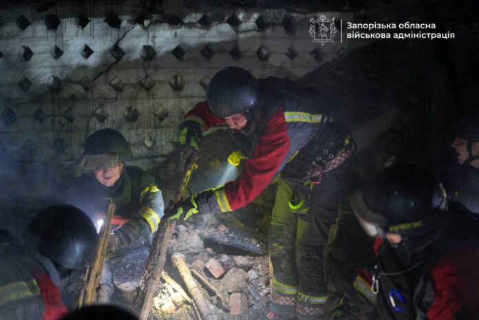 Внаслідок атаки по Запоріжжю поранено щонайменше чотирьох людей