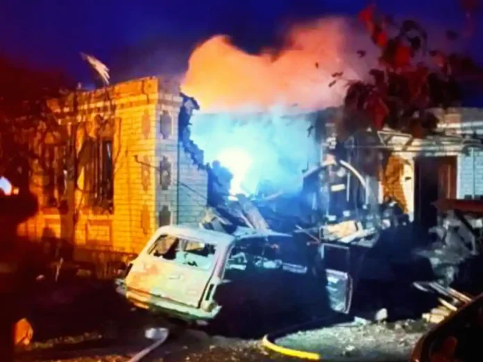 Російська атака на Запорізький район: двоє поранених, зруйновано житло