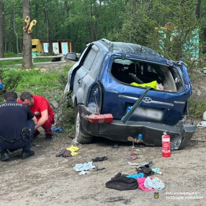 На Харківщині внаслідок ДТП загинули жінка і дитина, водій вчинив самогубство