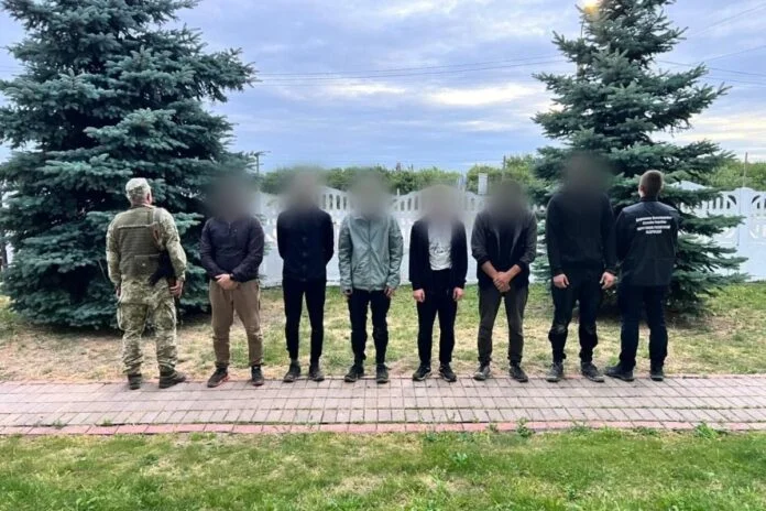 Прикордонники зупинили спробу втечі чоловіків з України