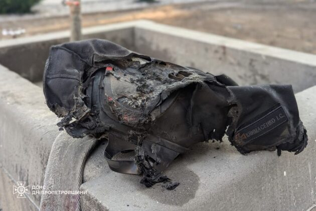 Двічі вдарили по рятувальниках: росія обстріляла Нікополь