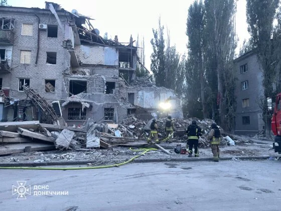 Наслідки авіаудару по Краматорську: вилучено тіла 5 людей