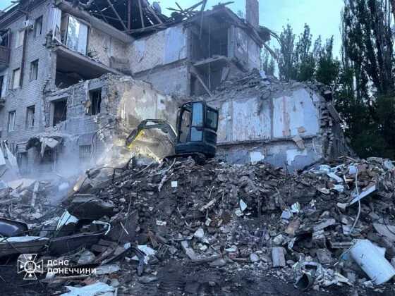 Наслідки авіаудару по Краматорську: вилучено тіла 5 людей