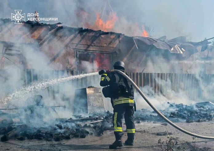 Окупанти бомбили Херсонщину: троє загиблих, зруйновані будинки