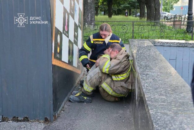У Києві загинули троє рятувальників ДСНС під час ліквідації наслідків обстрілів