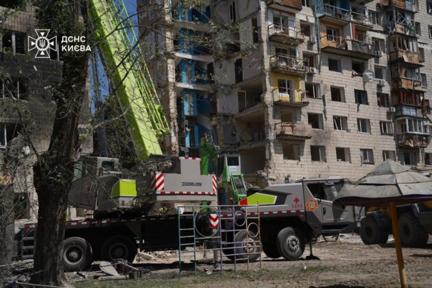 У Києві після ракетного удару виявили ще загиблих – вже 26 жертв