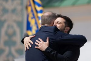 Зеленський вручив орден Свободи президенту Польщі
