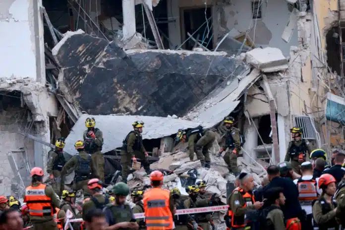 Іран знову атакував Ізраїль ракетами: є загиблі, десятки поранених