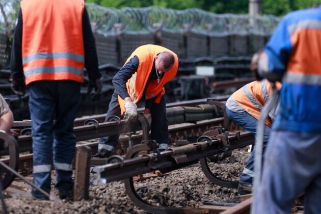 Під час атаки росіяни пошкодили лінії метро у Києві