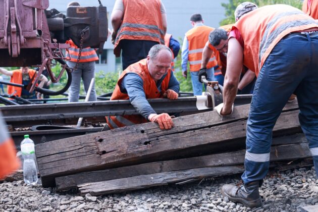 Під час атаки росіяни пошкодили лінії метро у Києві