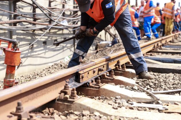 Під час атаки росіяни пошкодили лінії метро у Києві