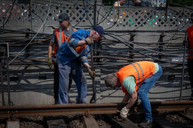 Під час атаки росіяни пошкодили лінії метро у Києві
