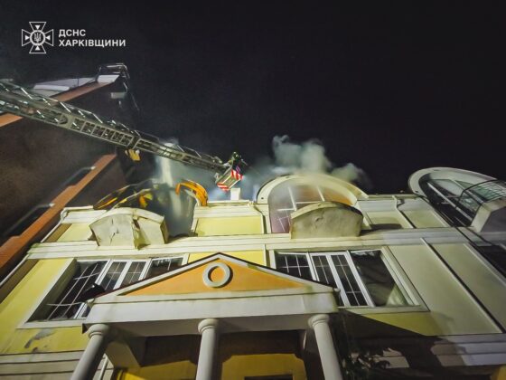 росія атакувала Харків: півсотні авто понівечено, є постраждалі
