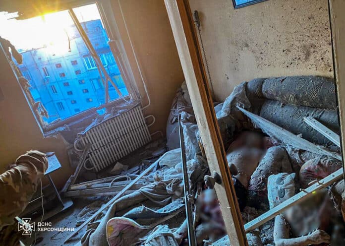 Російські обстріли Херсона: загинуло подружжя, ще троє людей поранено