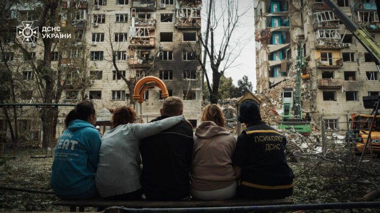 У Києві п’ять тіл дістали з-під завалів після удару ракетою