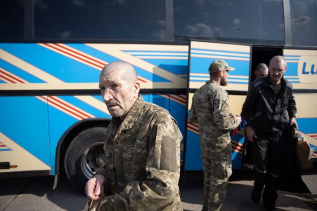 Україна повернула додому тяжкопоранених захисників