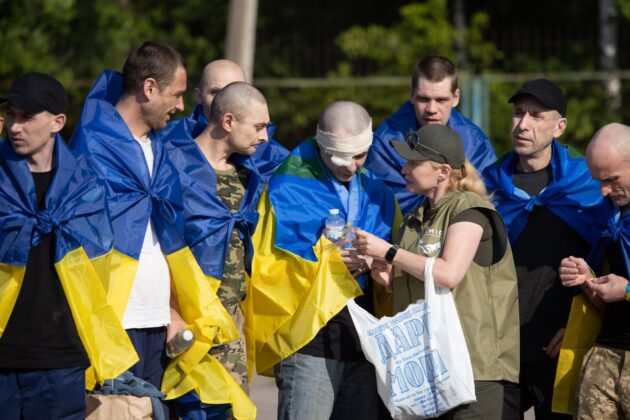 Україна повернула додому тяжкопоранених захисників