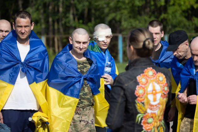 Україна повернула додому тяжкопоранених захисників