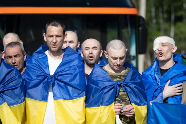 Україна повернула додому тяжкопоранених захисників