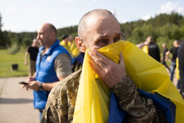Україна повернула додому тяжкопоранених захисників
