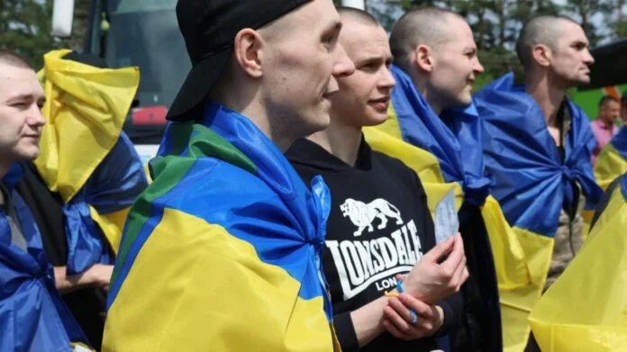 З полону рф повернулась ще одна група українців