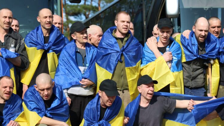 Україна повернула додому тяжкопоранених захисників